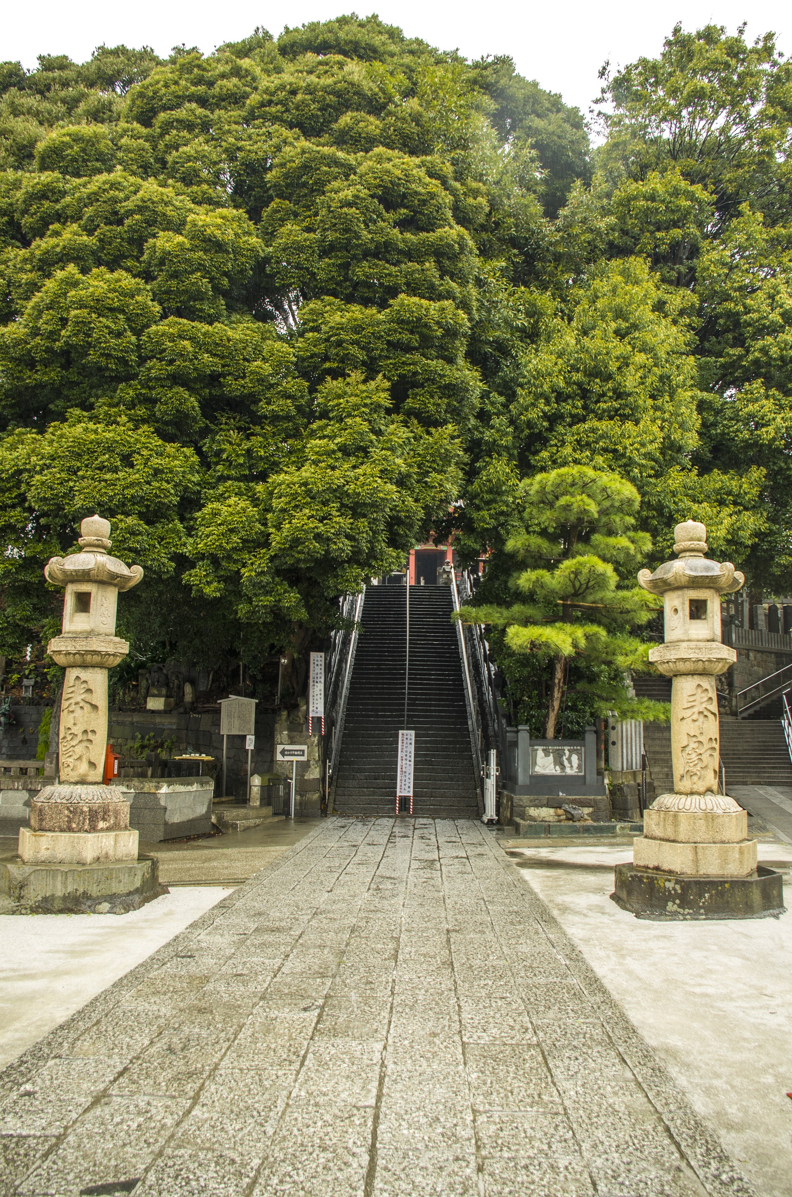 Inside of the Ryusenji Temple in Meguro