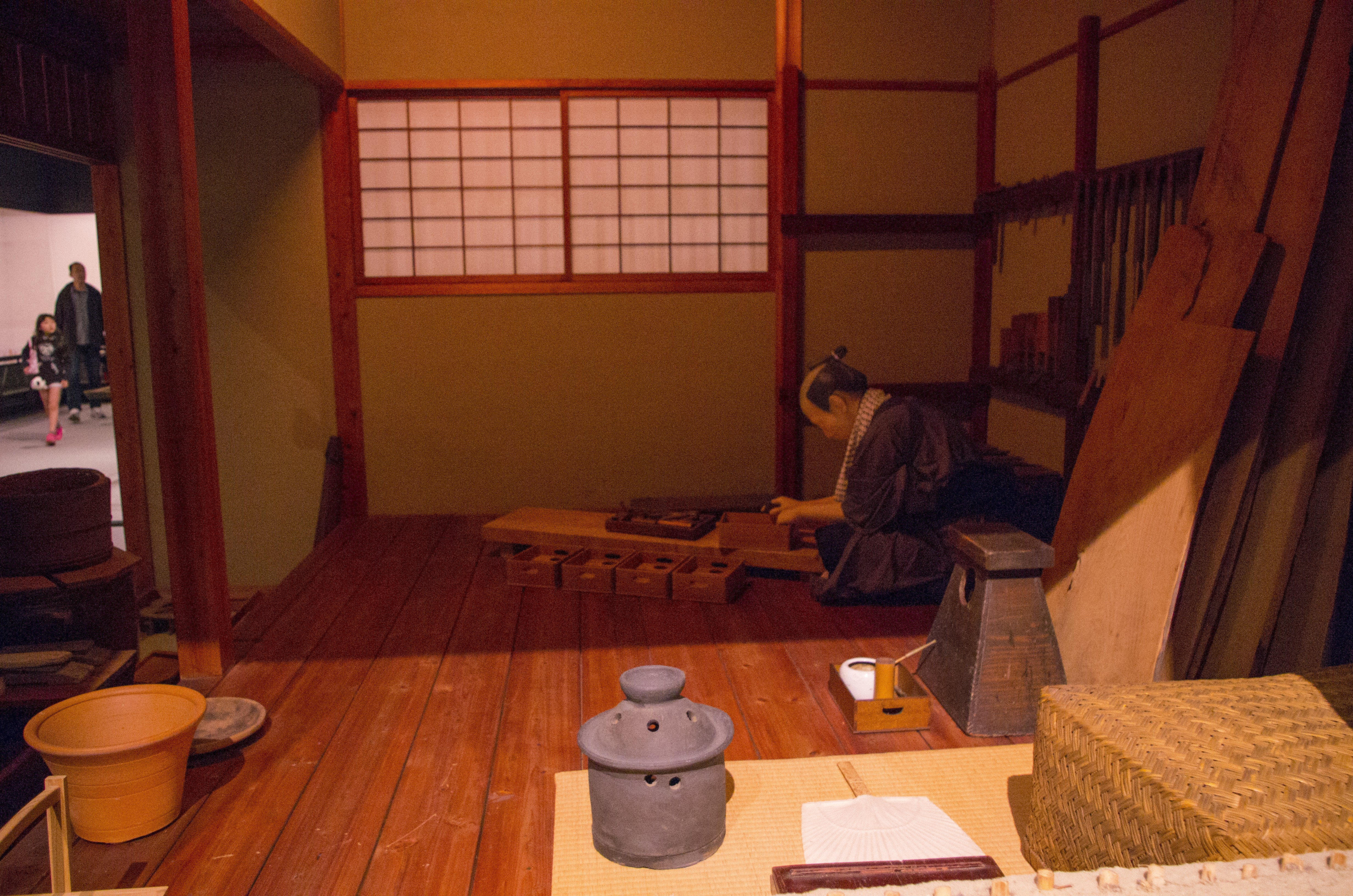 This picture is not of very high quality, but it shows the room of craftsman in the Edo period, inside of Tokyo Edo Museum